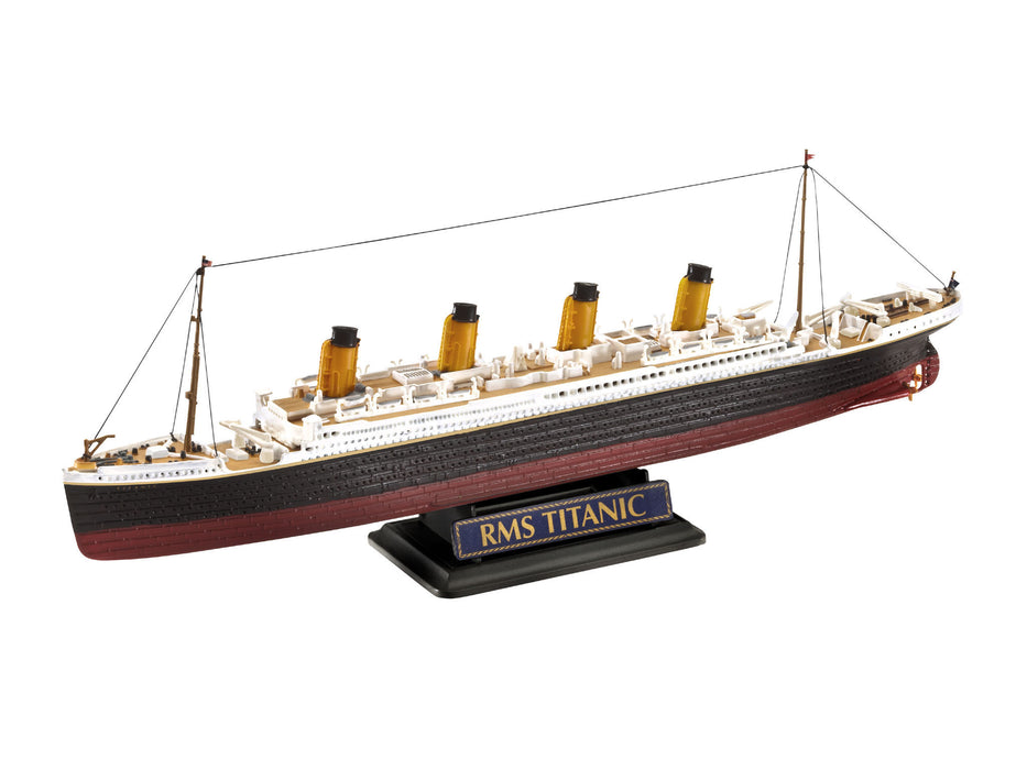 REVELL 05727 - R.M.S. Titanic 1:700 & 1:1200 Scale Model Boat Set