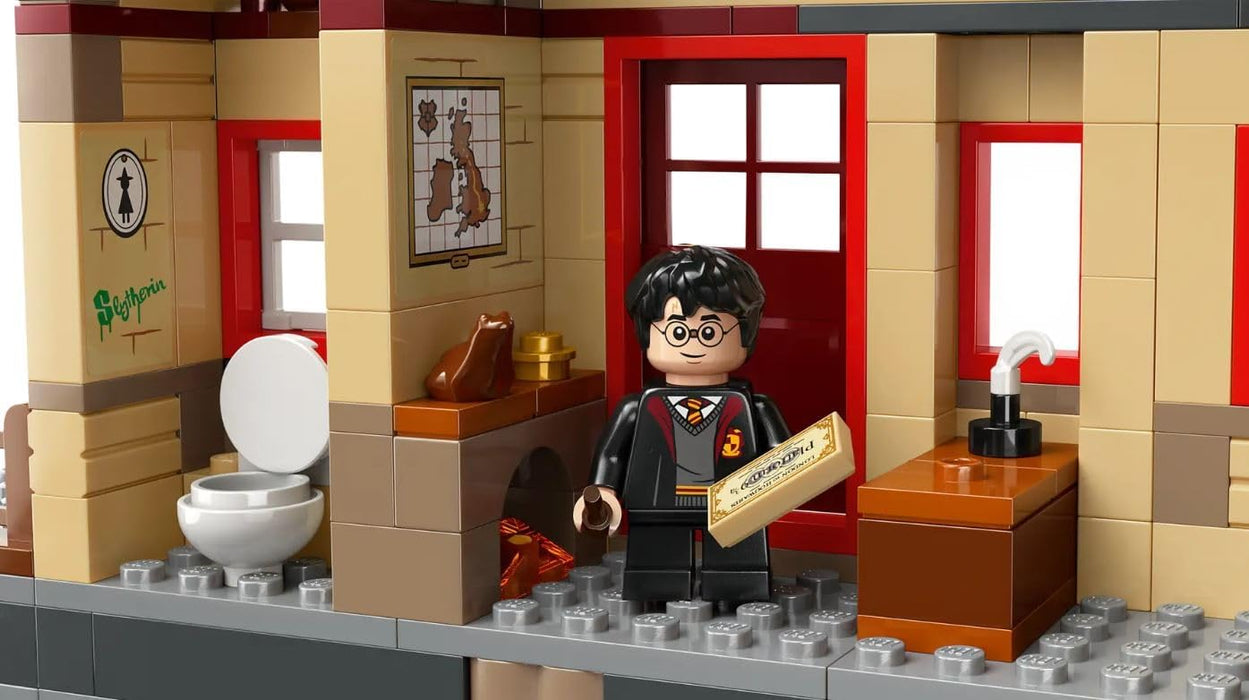 LEGO -  Harry Potter Hogwarts Express Train Set & Hogsmeade Station (76423)