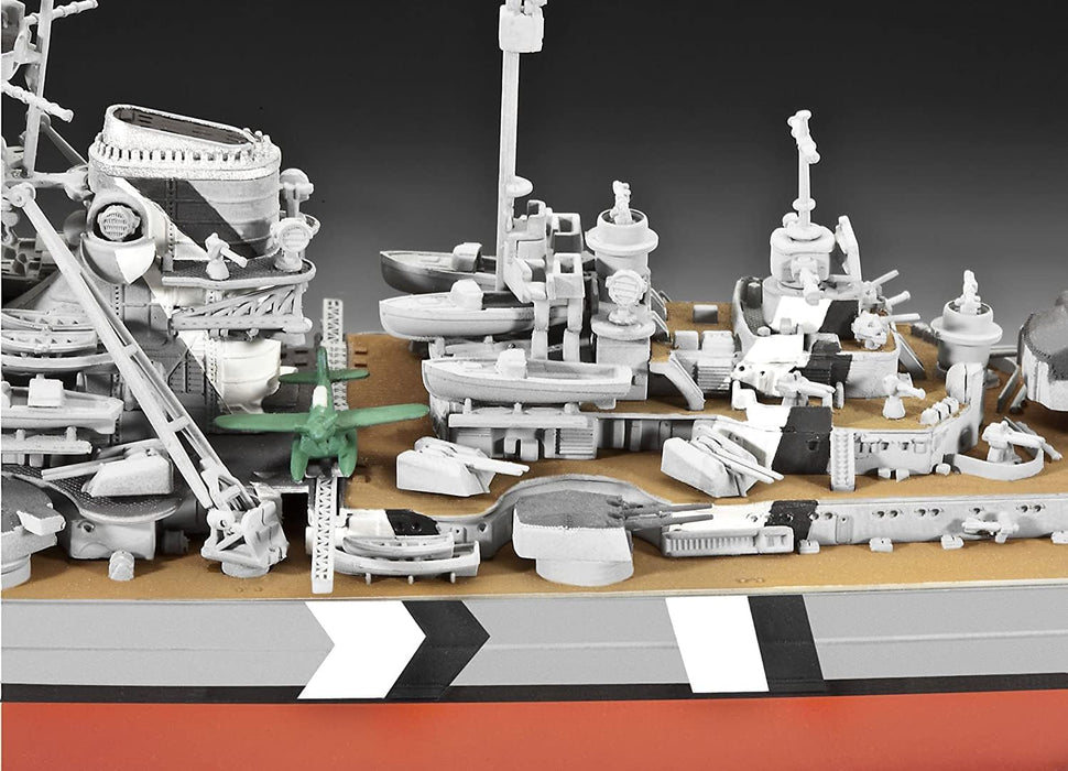 REVELL 05098 - German Battleship Bismarck 1:700 Scale Model Boat