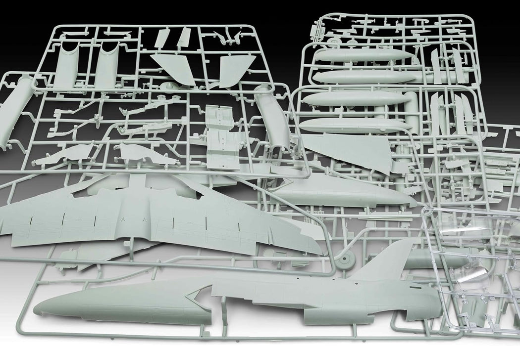 REVELL 04284 - BAe Hawk T.1A RAF Red Arrows 1:32 Scale Model Plane
