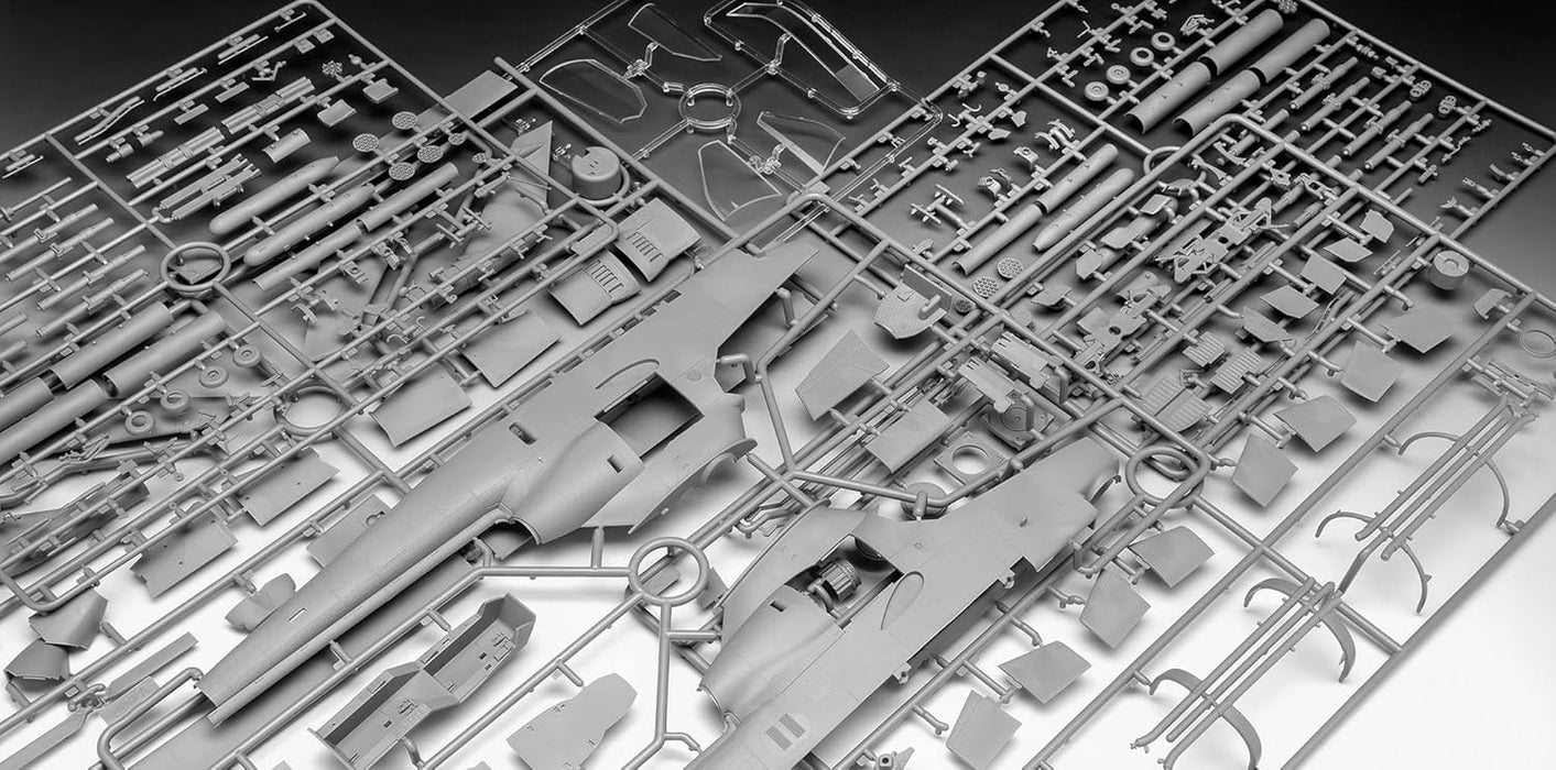 REVELL 03821 - Bell AH-1G Cobra 1:32 Scale Model Helicopter